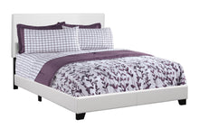 Charger l&#39;image dans la galerie, Bed, Frame, Platform, Bedroom, Queen Size, Upholstered, Leather Look, Wood Legs, White, Black, Contemporary, Modern
